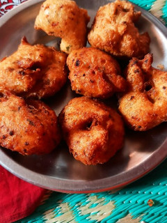 உளுந்து வடை(ulunthu vadai recipe in tamil) செய்முறை முக்கிய புகைப்படம்
