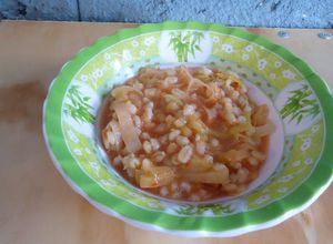 Una foto de Sopa de poro con cebada perla