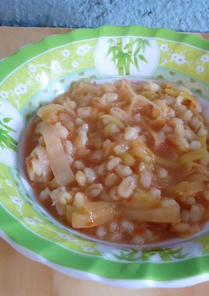 Una foto de Sopa de poro con cebada perla