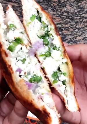 A picture of Paneer Sandwich 📌.