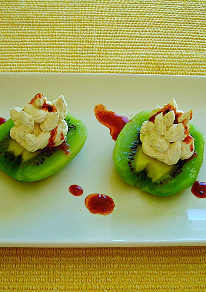 Una foto de Kiwis con queso al pimentón dulce - tapitas