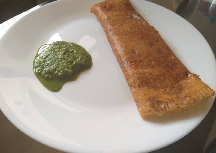 Masala dosa with potato and coconut chattny