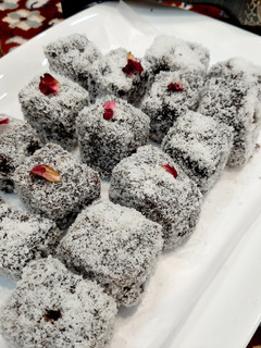 A picture of Lamingtons.