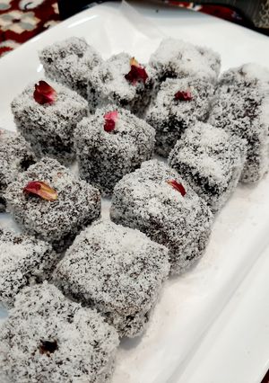 A picture of Lamingtons.