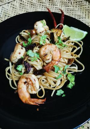 รูปของ แลงกวินีผัดกุ้งพริกแห้ง (พาสต้า)
