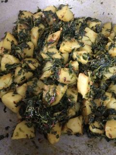 आलू मेथी का भुजिया (aloo methi ka bhujiya recipe in Hindi) रेसिपी मुख्य फोटो