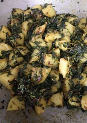 आलू मेथी का भुजिया (aloo methi ka bhujiya recipe in Hindi) रेसिपी मुख्य फोटो
