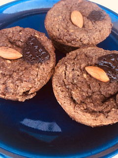 Una foto de Muffins de chocolate + zucchini sin harina y sin azúcar 😜