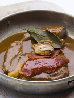 A picture of Portuguese steaks in the sauce.