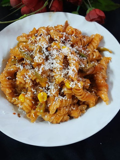 रेड सॉस पास्ता(red sauce pasta recepie in hindi) रेसिपी मुख्य फोटो