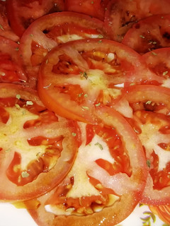 Una foto de Carpaccio de tomate