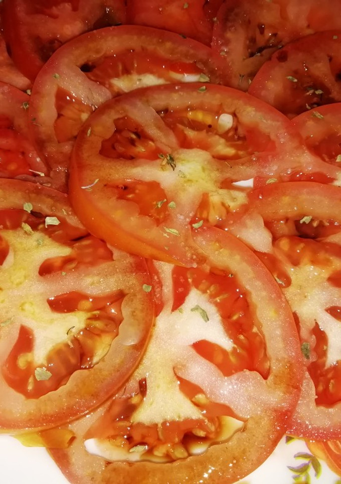 Una foto de Carpaccio de tomate