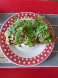 Easy healthy lunch: toast with avocado and shrimps