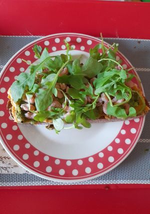 A picture of Easy healthy lunch: toast with avocado and shrimps.