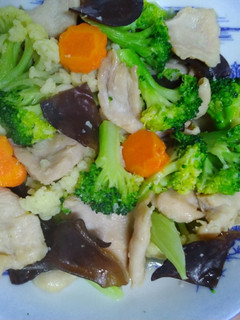 雙色花椰菜炒雞片 的食譜成品照片