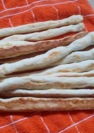 Una foto de Grisines de queso y de cebolla. (súper fácil)