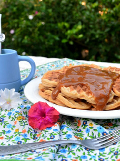 Una foto de Waffles de café y dulce de leche😛