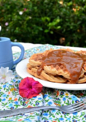 Una foto de Waffles de café y dulce de leche😛