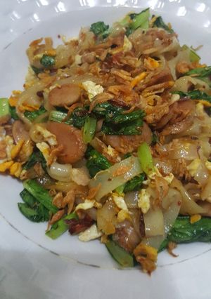 Foto resep Kwetiau goreng sosis pedas. Simpel