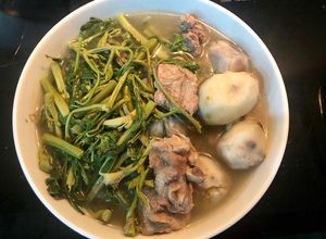 Hình của món Canh khoai sọ,rau rút hầm xương.