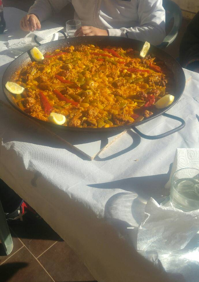 Una foto de Paella valenciana