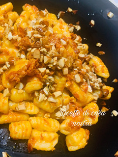 Foto di Gnocchetti sardi con pesto di pomodori secchi (malloreddus)