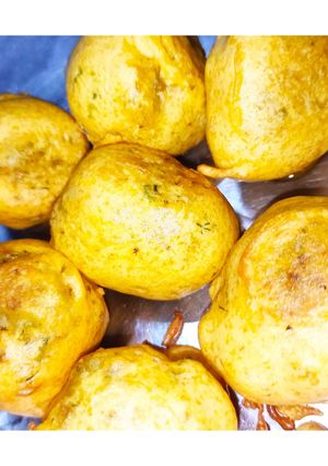 आलुबोंडा (aloo bonda recipe in marathi) रेसिपी चे मुख्य फोटो 