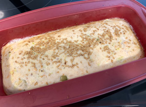 Foto principal de Pastel rápido de calabacín, aceitunas y salmón