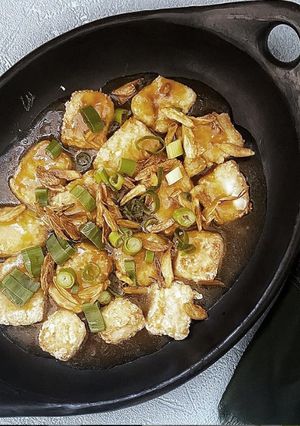 A picture of Japanese Tofu in Oyster Sauce and Crispy Garlic.