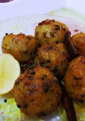 सूजी बॉल्स (suji balls recipe in hindi) रेसिपी मुख्य फोटो