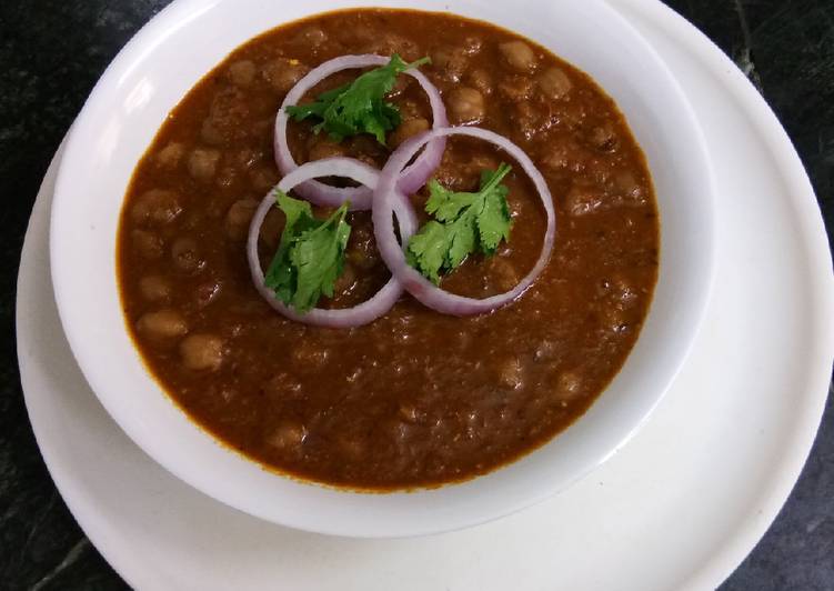 Easiest Way to Prepare Any-night-of-the-week Pindi chole