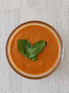 Una foto de Crema fría de tomates y pimientos asados