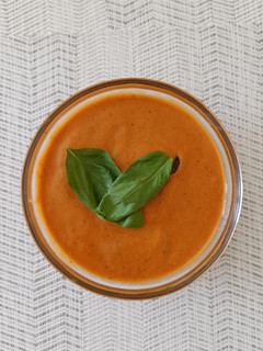 Una foto de Crema fría de tomates y pimientos asados