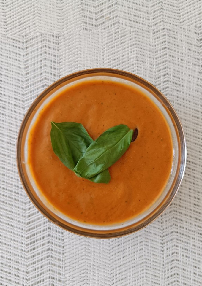 Una foto de Crema fría de tomates y pimientos asados