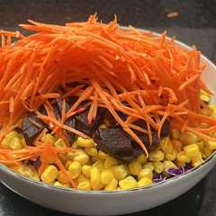 Una foto de Ensalada Col morada y remolacha
