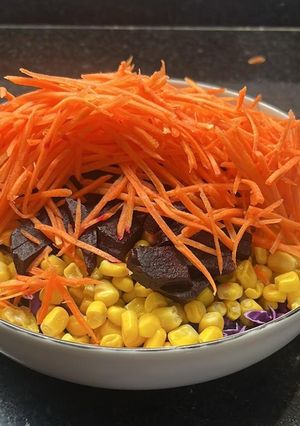 Una foto de Ensalada Col morada y remolacha