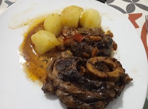 Foto principal de Ossobuco al vino tinto en crockpot (olla de cocción lenta)