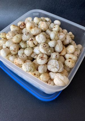 મસાલા મખાના (Masala Makhana Recipe In Gujarati) રેસીપી મુખ્ય ફોટો