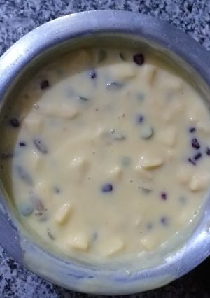 A picture of Custard fruit cream.