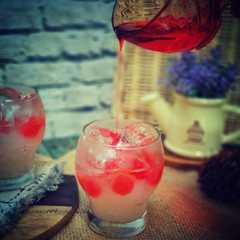 A picture of Es Kuwut Semangka KW #BikinRamadanBerkesan.