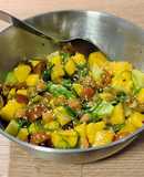 Ensalada wakame de salmón ahumado con mango