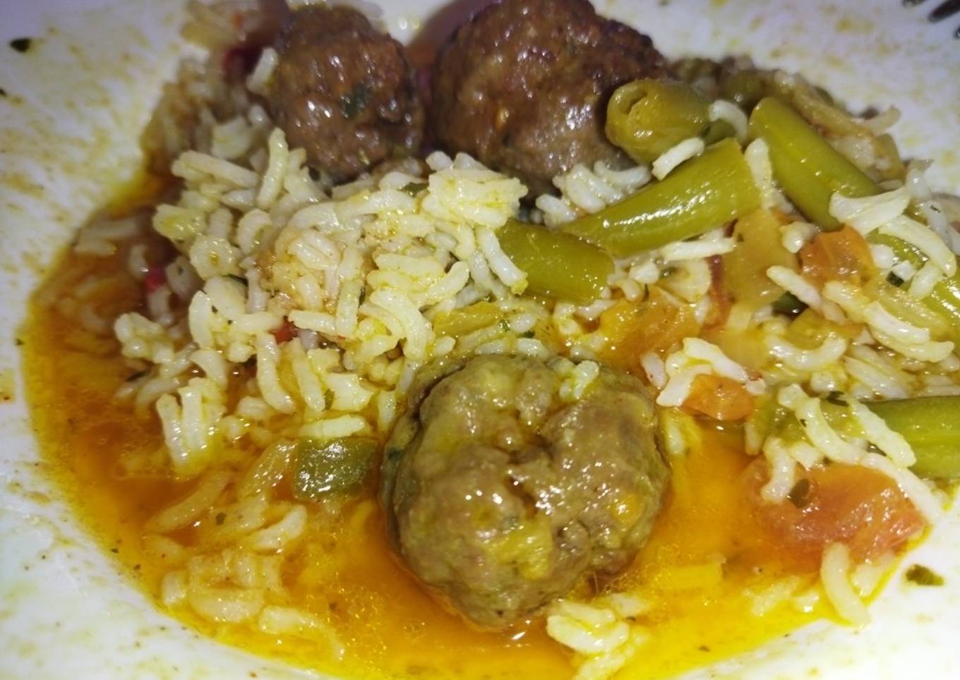 Albóndigas en salsa con arroz basmati