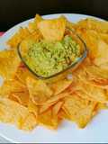 Guacamole tortilla chipsszel