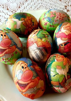 O poză a rețetei Cum albim ouăle pt. a le decora de Paște, tehnica șervețelului!.