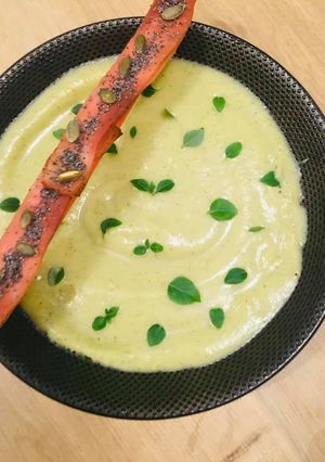Une photo de Velouté de Courgettes et Chips de Jambon