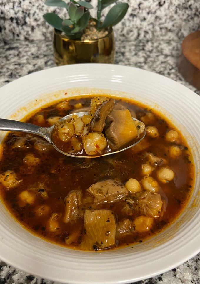 Una foto de Menudo rojo 🌶️