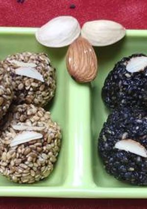गुड लड्डू स्वादिष्ट और सेहतमंद रेसिपी मुख्य फोटो
