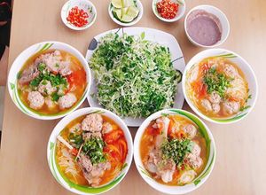 Hình của món Bún Riêu Đà Lạt.