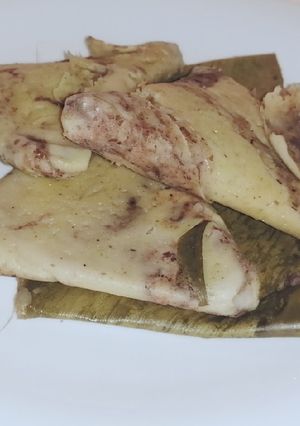 Una foto de Tamalitos de frijol (siete cueros) y pozol (bebida)