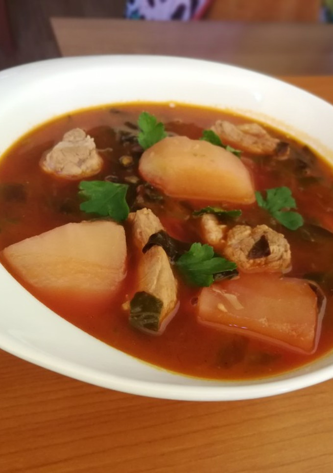 Una foto de Sopa de armuelle con carne y patatas